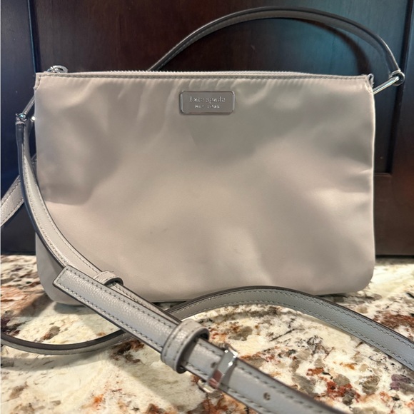 *PRE-OWNED* Kate Spade Dawn Triple Gusset Crossbody Bag in Taupe - Picture 3 of 7